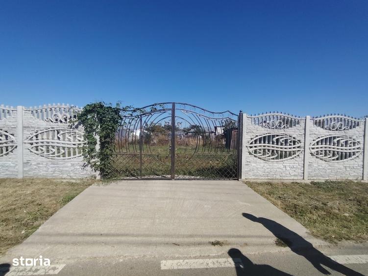 Teren de 400 mp, în Priseaca