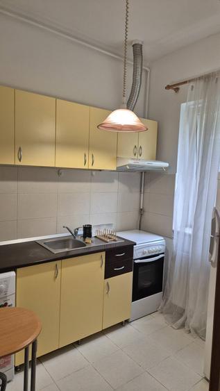 Garsonieră decomandată în Central