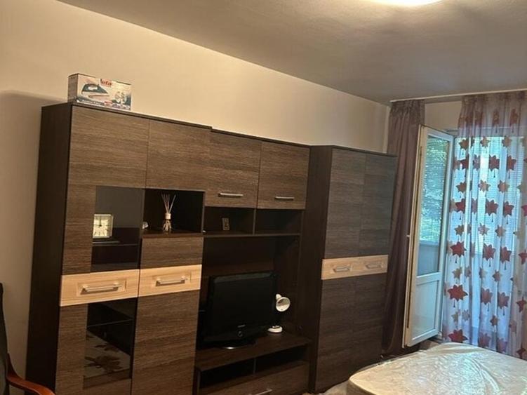 Garsonieră decomandată în P-ța Gorjului