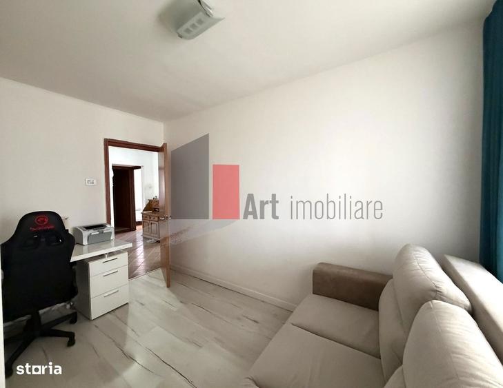 Apartament cu 4 camere decomandat în Berceni