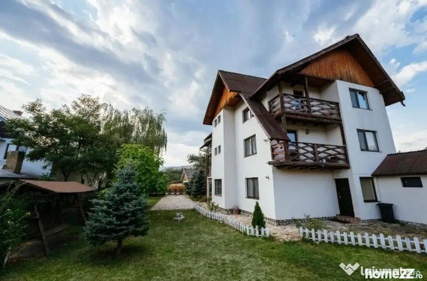 Apartament cu 9 camere decomandat în Mănăstirea Humorului