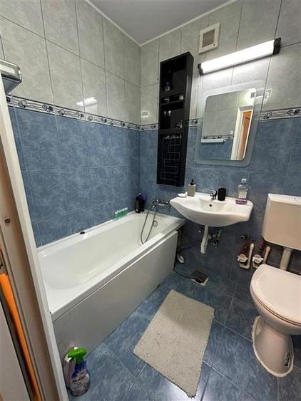 Apartament cu 3 camere decomandat, mobilat în Berceni