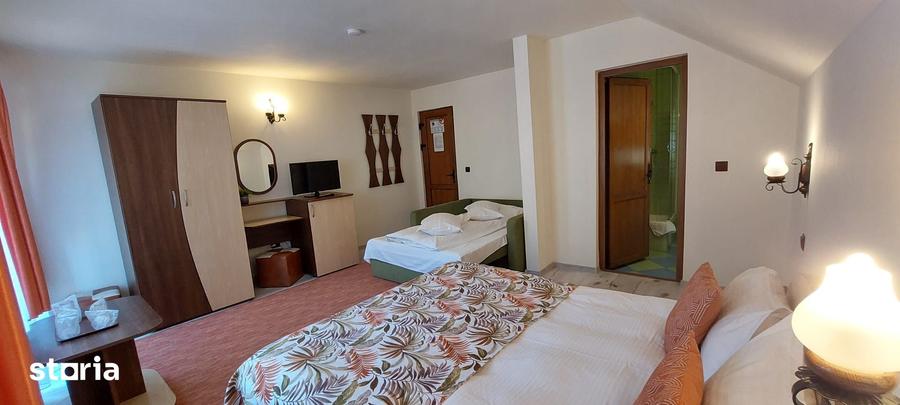 Casă cu 10 camere cu Teren 1292 Mp în Moieciu