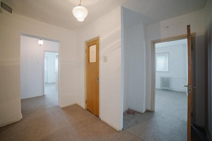 Apartament cu 4 camere decomandat în Colentina