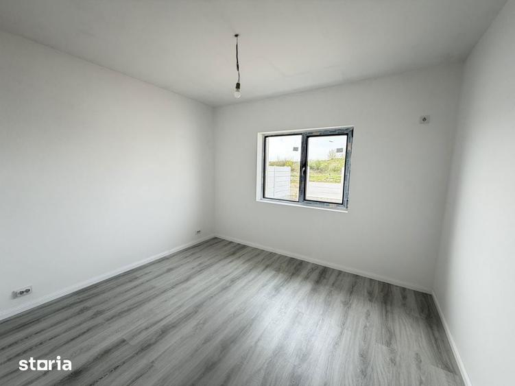 Casă cu 4 camere cu Teren 350 Mp în Clinceni