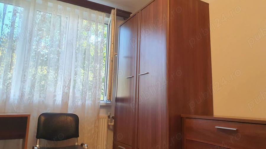 Garsonieră decomandată în Titan