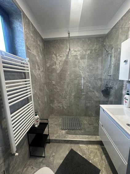 Casă individuală cu 5 camere cu Canalizare în Central