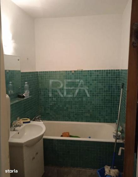 Apartament cu 3 camere semidecomandat în Drumul Taberei