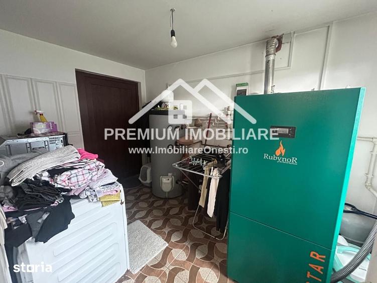 Casă cu 8 camere cu Teren 2680 Mp în Mănăstirea Cașin