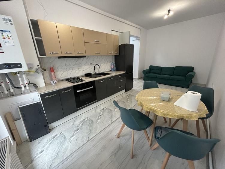 Apartament cu 2 camere decomandat în Roșu