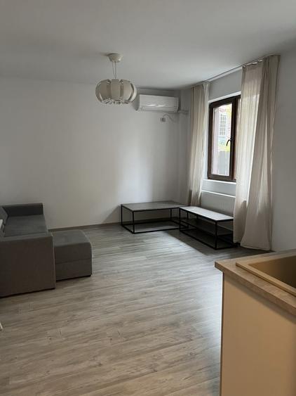 Apartament cu 2 camere semidecomandat în Ghencea