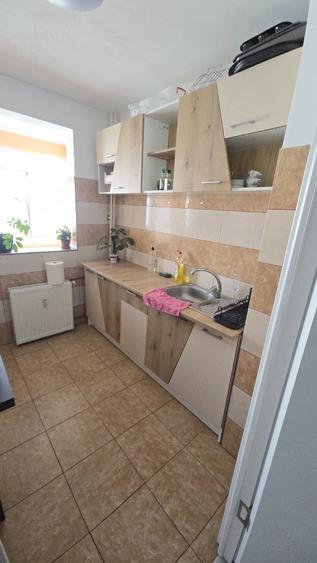 Apartament cu 3 camere decomandat în Titan