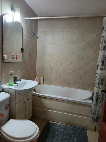 Apartament cu 3 camere decomandat în Micro 11