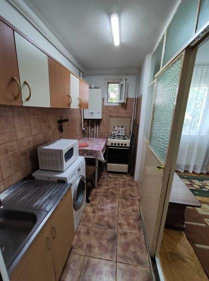 Apartament cu 2 camere semidecomandat în Crâng