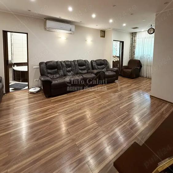 Apartament cu 6 camere decomandat în Faleză