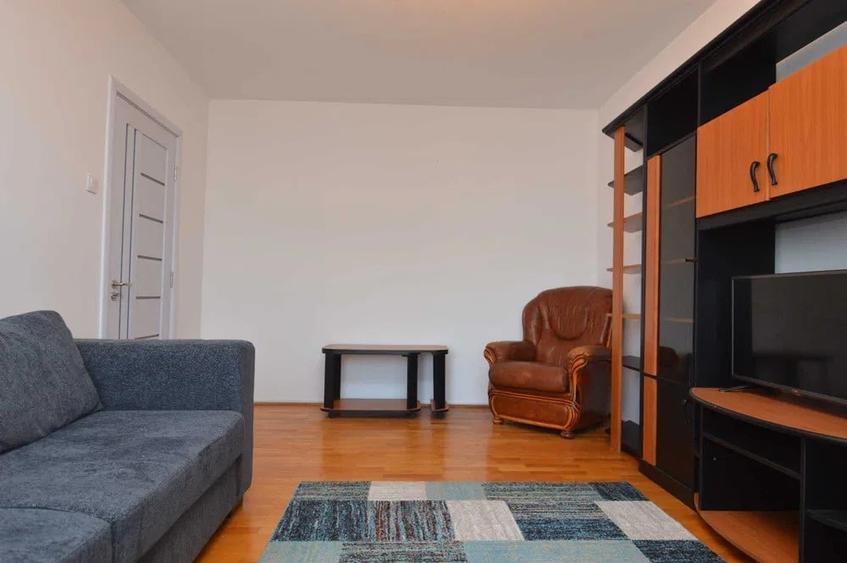 Apartament cu 3 camere decomandat, mobilat în Tineretului
