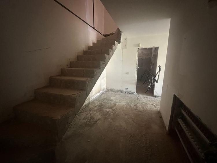 Casă individuală cu 6 camere cu Canalizare în Samurcași