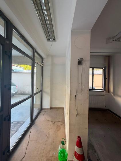 Spațiu comercial, de 147 mp, în Valea Oltului