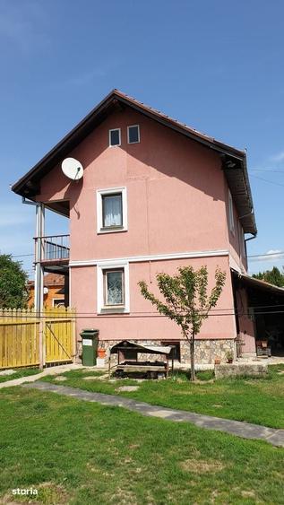 Casă cu 4 camere în Sântuhalm
