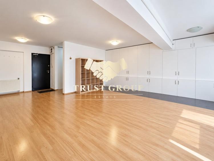 Apartament cu 3 camere semidecomandat în Cișmigiu