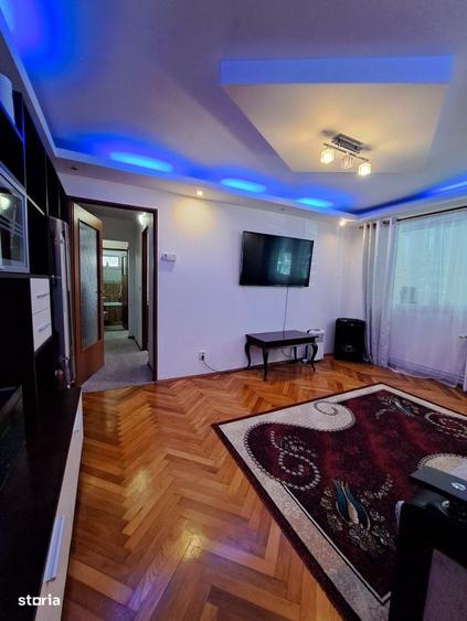 Apartament cu 3 camere semidecomandat în Central