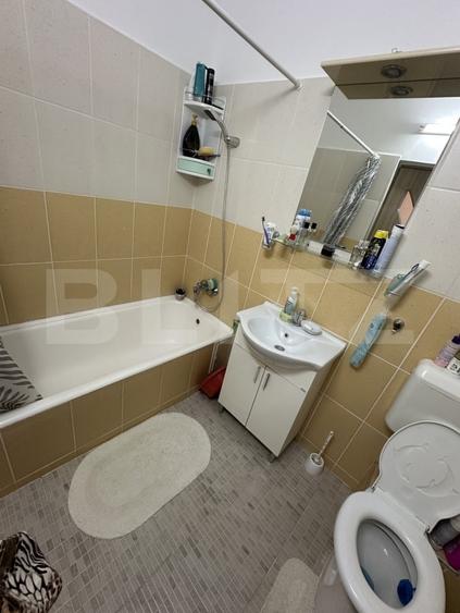 Casă individuală cu 6 camere cu Canalizare în Titulescu