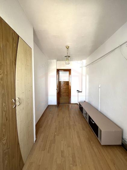 Apartament cu 3 camere decomandat, mobilat în Micro 13