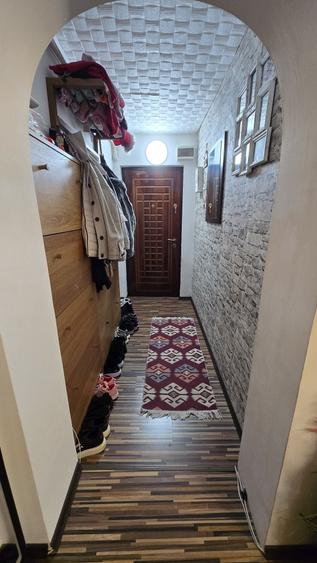 Apartament cu 3 camere decomandat în Micro 5