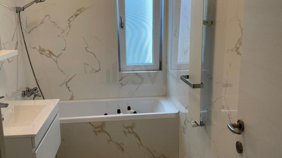 Apartament cu 4 camere decomandat, mobilat în Băneasa