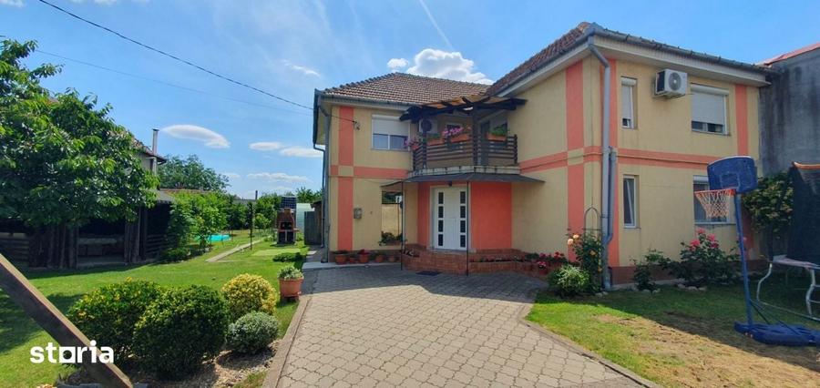 Casă cu 6 camere cu Teren 1000 Mp în Iosia