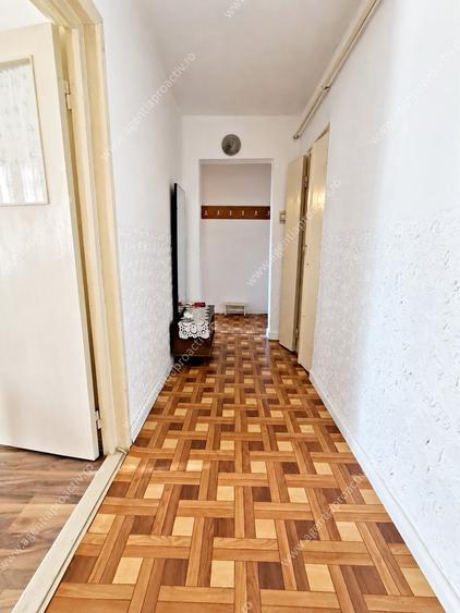 Apartament cu 4 camere decomandat în Micro 39