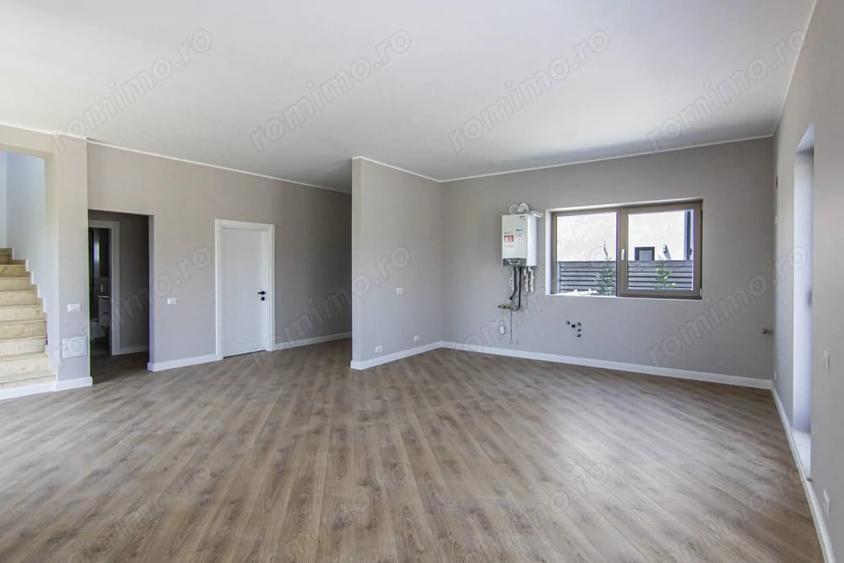 Casă cu 7 camere cu Teren 369 Mp în Ferme