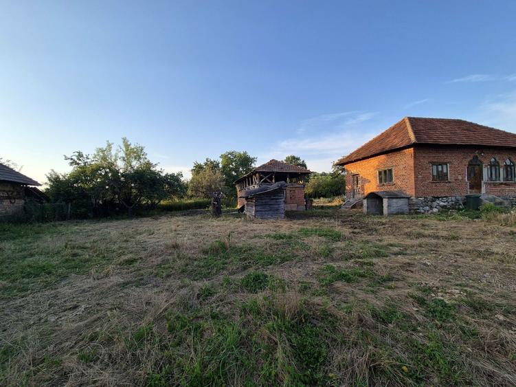 Casă cu 4 camere în Șuici