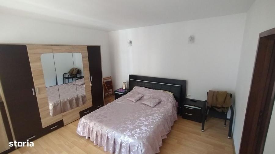 Casă cu 4 camere în Zorile