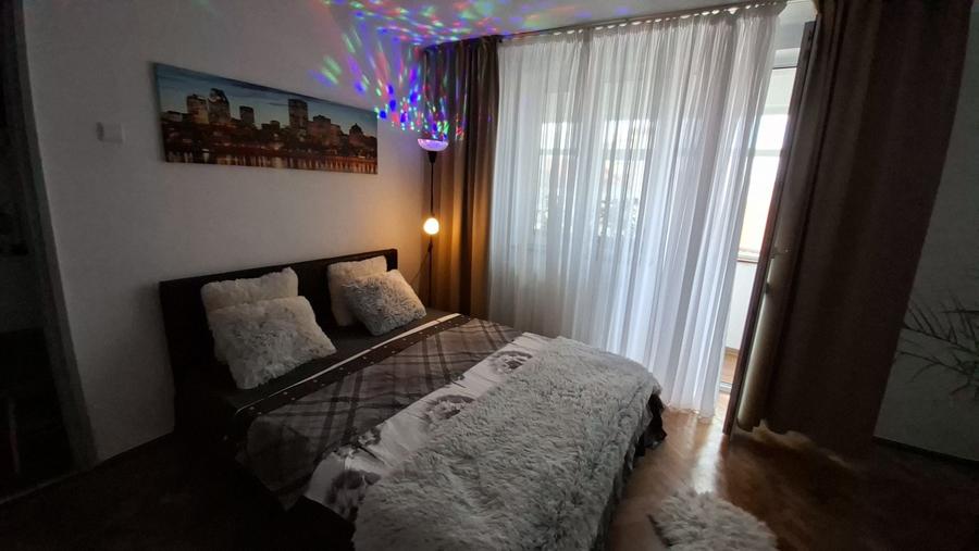 Apartament cu 4 camere decomandat în Preajba Mare