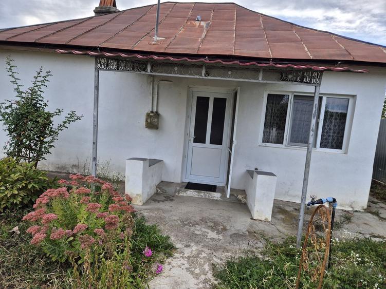 Casă cu 2 camere cu Teren 509 Mp în Hurezani