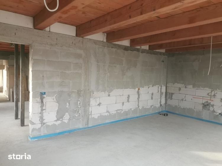 Casă cu 6 camere cu Teren 2500 Mp în Milcovul