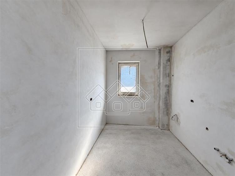 Apartament cu 2 camere decomandat în Exterior Vest