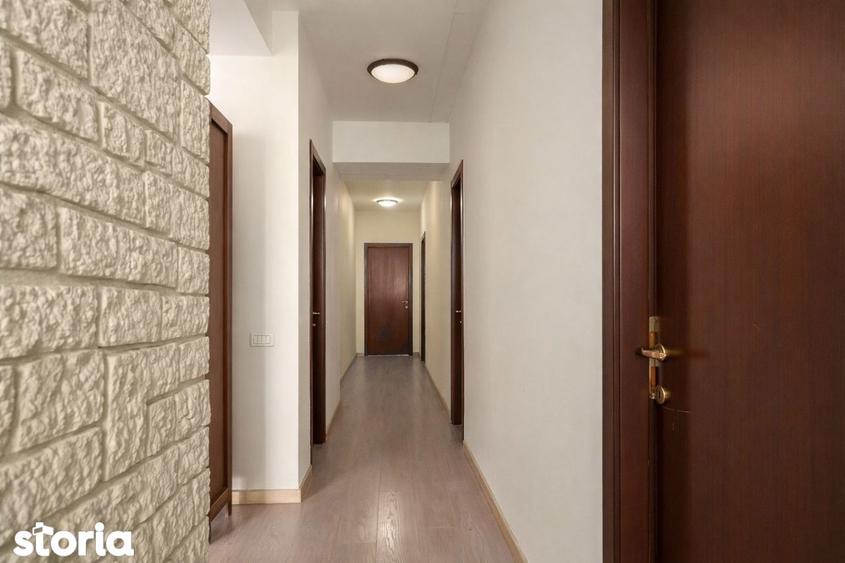 Apartament cu 4 camere, mobilat în Central