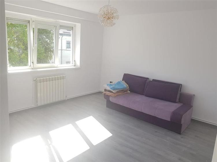 Apartament cu 3 camere decomandat în Apollo