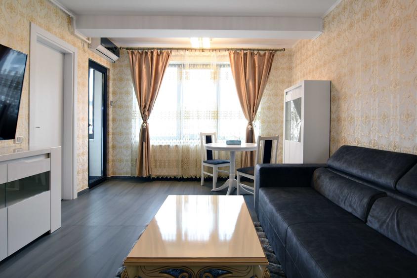 Apartament cu 7 camere decomandat în Brâncoveanu