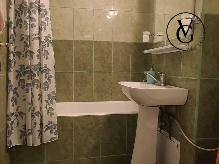 Garsonieră decomandată în Tei