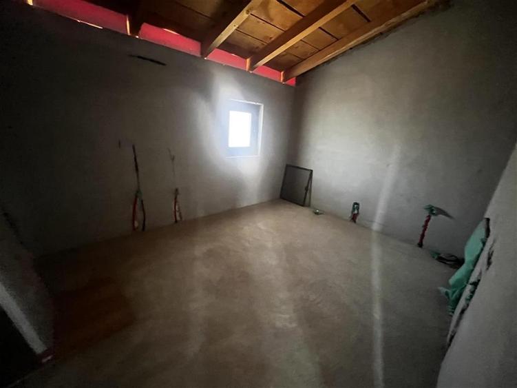 Casă individuală cu 4 camere cu Teren 300 Mp în Strejnicu