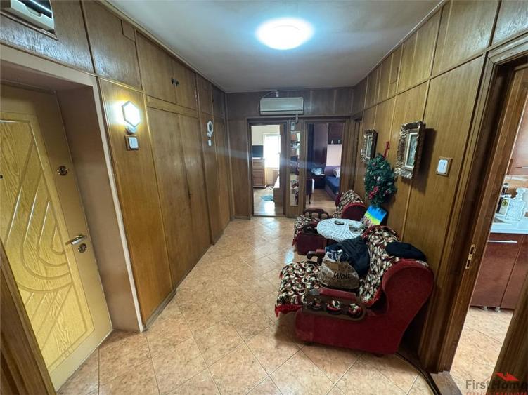 Apartament cu 3 camere decomandat în Central