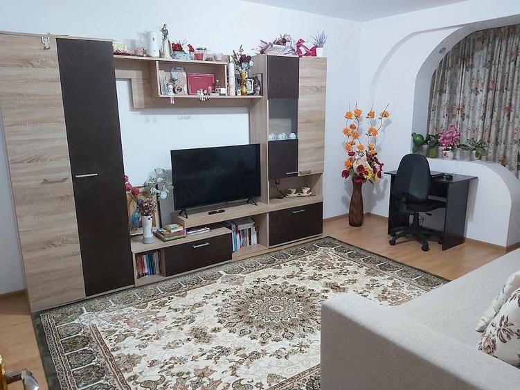 Apartament cu 2 camere decomandat în Precista