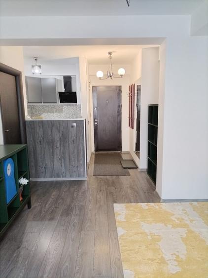 Apartament cu 3 camere semidecomandat în Dămăroaia