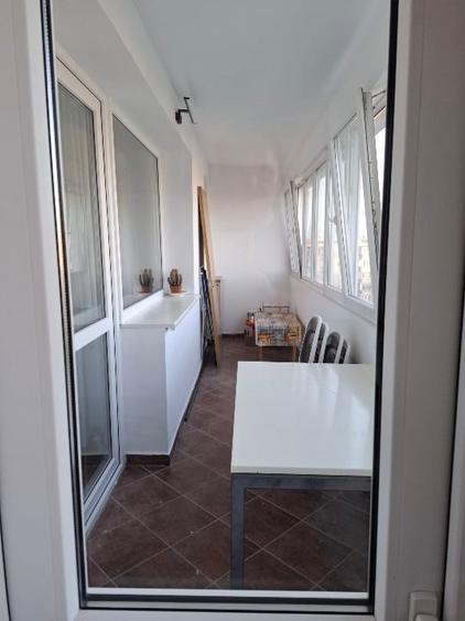 Apartament cu 3 camere semidecomandat, mobilat în Lujerului
