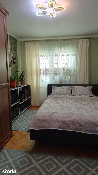 Apartament cu 3 camere semidecomandat, mobilat în Central