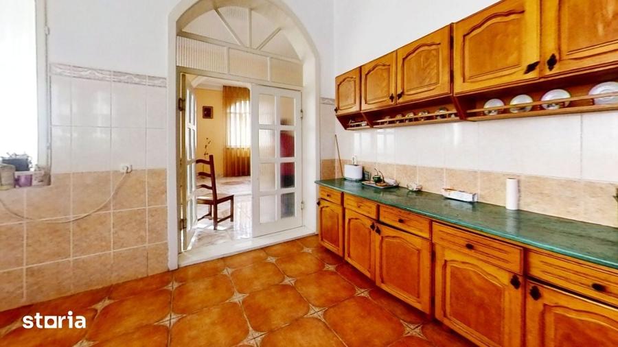 Casă cu 7 camere cu Teren 1200 Mp în Sânmartin