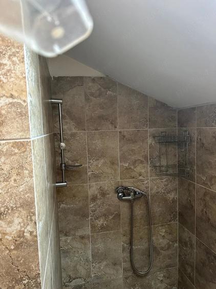 Apartament cu 4 camere decomandat în Cornișa